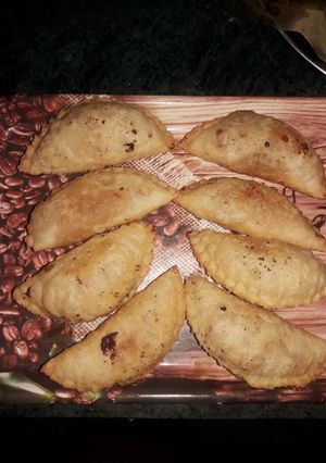 गुड़ मेवा की गुजिया (gur Meva ki gujiya recipe in Hindi) रेसिपी मुख्य फोटो
