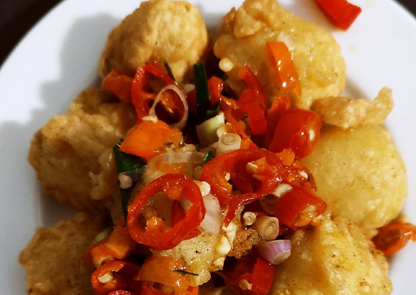 Tahu krispi sambal matah