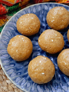 A picture of Nut-Free Til ke Ladoo.