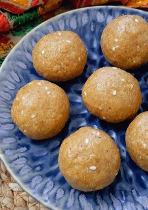 A picture of Nut-Free Til ke Ladoo.