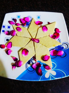 A picture of Kaju katli.