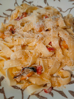 Una foto de Pasta fresca con mejillones y langostinos