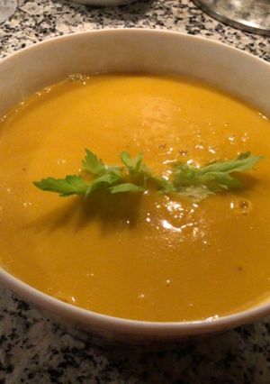 Una foto de Crema de auyama (sopa de calabaza, zapallo)