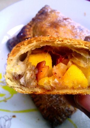 A picture of Pastelilos de Mango (mango puff pastry turnovers) #eastercontest.