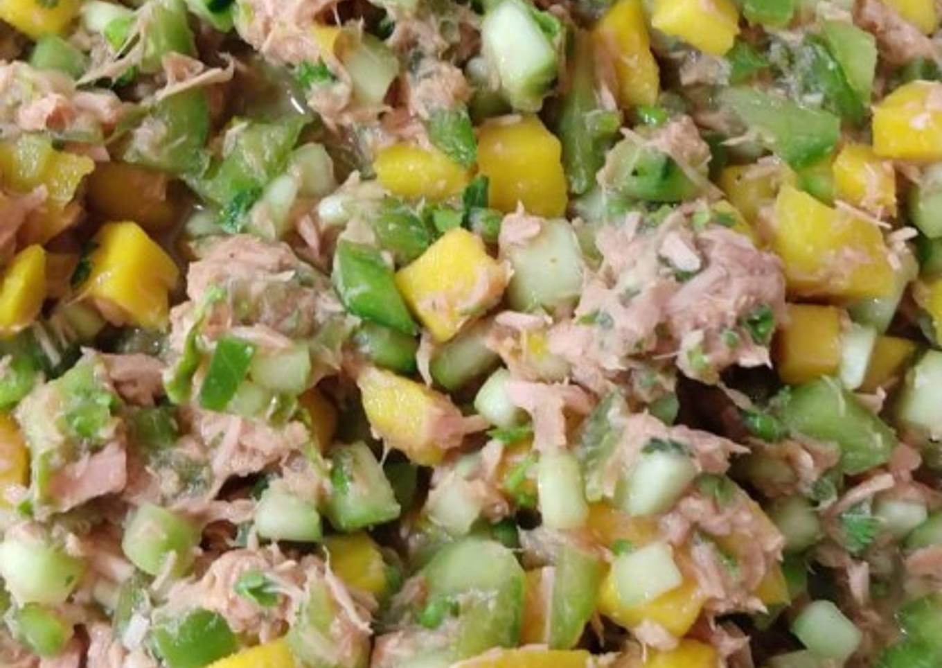 Ensalada de atún con mango