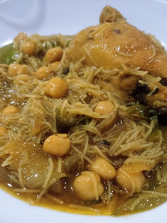 Una foto de Pollo con fideos a la india