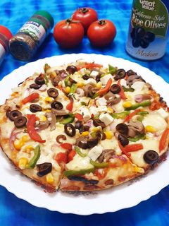 વેજ. પીઝા (Veg. pizza recipe in Gujarati) રેસીપી મુખ્ય ફોટો