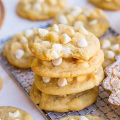 A picture of White Chocolate Chip Cookies.