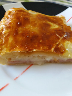 Una foto de Hojaldre de jamón y queso