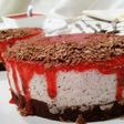 Mousse de stracciatella con fresa y chocolate
