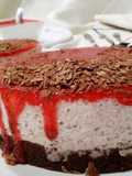 Mousse de stracciatella con fresa y chocolate