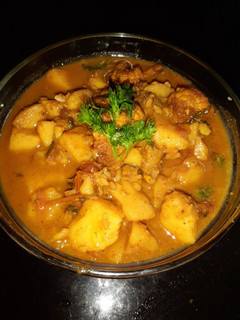 आलू और गोभी की तरी वाली सब्जी (Aloo aur gobhi ki tari wali sabzi recipe in hindi) रेसिपी मुख्य फोटो