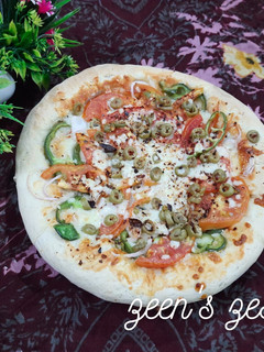 A picture of Cheese Crust Veg Pizza.