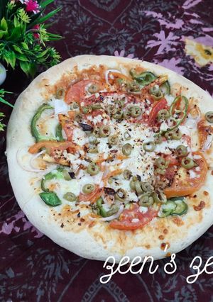 A picture of Cheese Crust Veg Pizza.