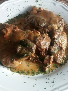 Una foto de Pollo relleno de carne y bacon