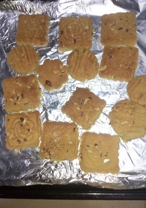 A picture of Almond cookies.