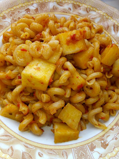 A picture of Macaroni and yam.