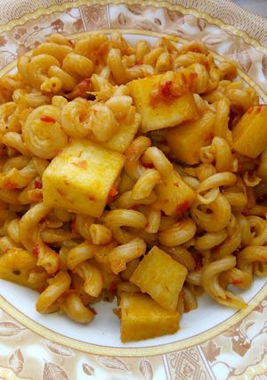 A picture of Macaroni and yam.