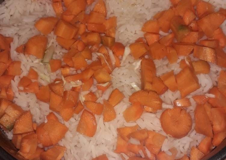 White rice sprinkled with carrot,Chicken stew and veggies