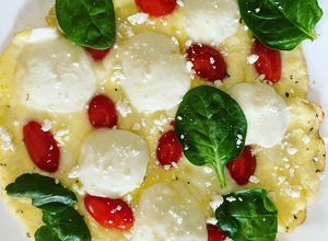 Una foto de Omelette caprese