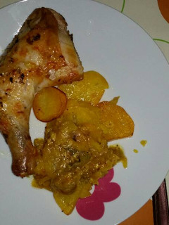 Una foto de Muslos de pollo al horno