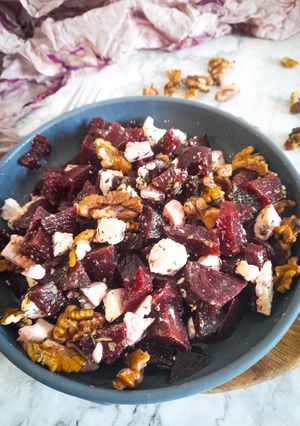 Une photo de Salade de betterave, noix et feta