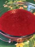 Compote de pêches de vigne et pêches jaunes à la crème de cassis