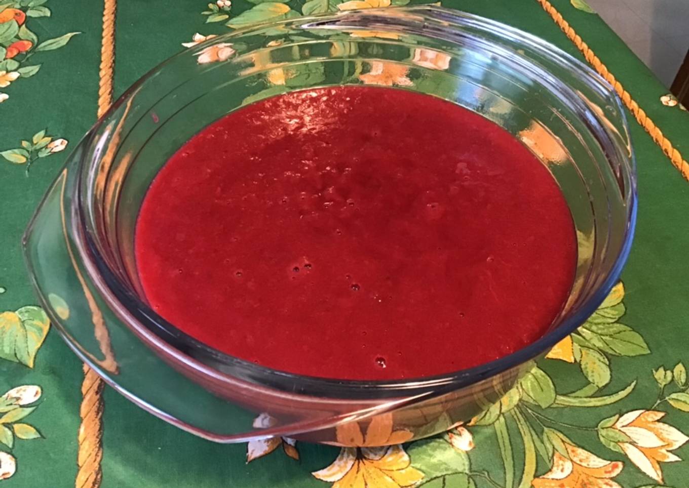 Compote de pêches de vigne et pêches jaunes à la crème de cassis