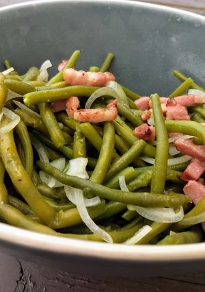 Une photo de Haricots verts au citron et lardons