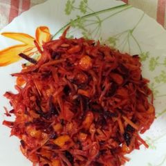 A picture of Carrot, beetroot salad.
