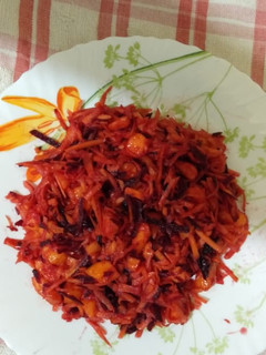 A picture of Carrot, beetroot salad.