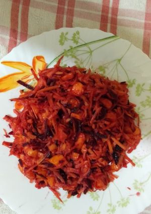 A picture of Carrot, beetroot salad.