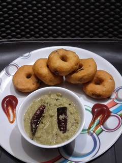 મેંદુ વડા (Medu vada Recipe In Gujarati) રેસીપી મુખ્ય ફોટો