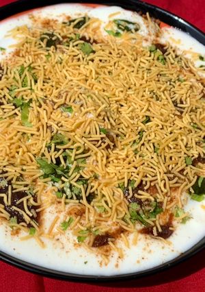 A picture of Aaloo tikki chaat.