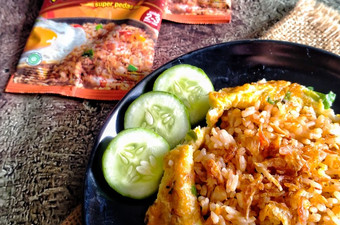 Cara Gampang Menyiapkan Nasi Goreng Poll Pedas Anti Gagal