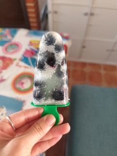 Una foto de Helado arándanos y coco BLW