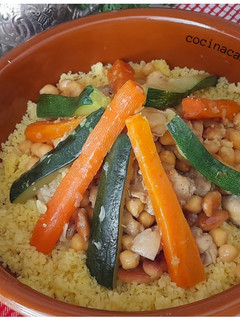 Una foto de Tajine de pollo y garbanzos