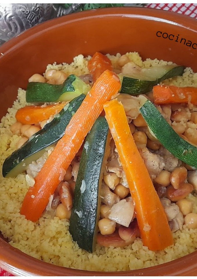 Una foto de Tajine de pollo y garbanzos
