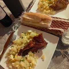 Una foto de Vacío al horno con ensalada de papa, huevo y mayonesa