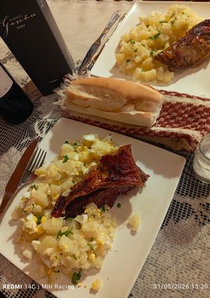 Una foto de Vacío al horno con ensalada de papa, huevo y mayonesa