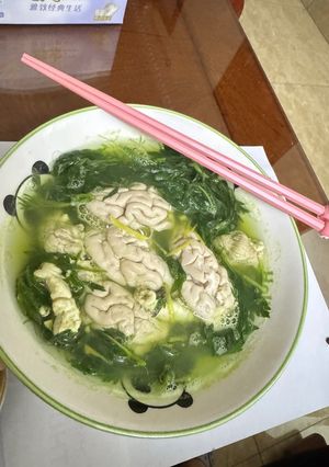 Hình của món Óc heo hầm ngải cứu.