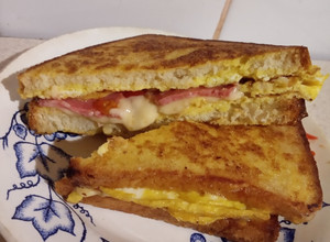 Фото Гарячий сендвіч 🥪.