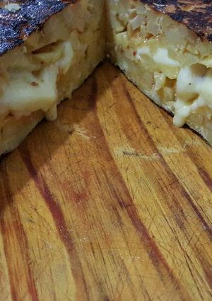 Una foto de Tortilla de papas rellena