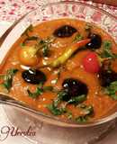 Salsa de tomate casera picante, con aceitunas y jengibre rosa.