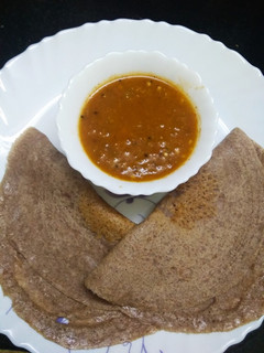 சுலபமான ராகி தோசை (Raagi dosai recipe in tamil) செய்முறை முக்கிய புகைப்படம்