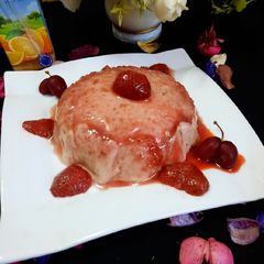 Strawberry Pudding🍓🍓🍓🍮🍮🍮 A picture of Strawberry Pudding🍓🍓🍓🍮🍮🍮.