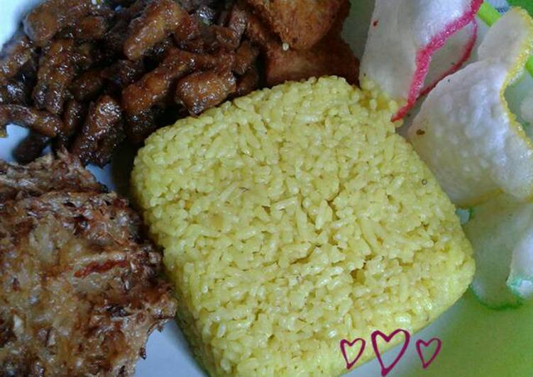 Nasi Kuning Seadanya