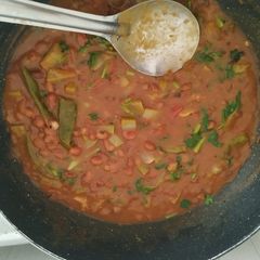 A picture of Thatta payir/Red cowpea gravy.