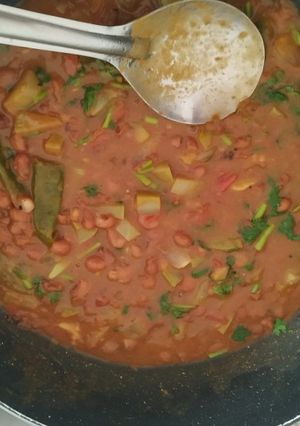 A picture of Thatta payir/Red cowpea gravy.