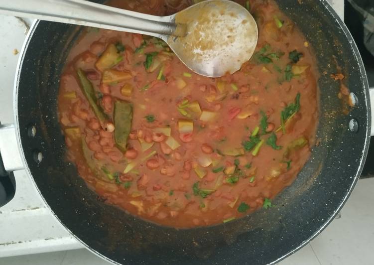 Thatta payir/Red cowpea gravy